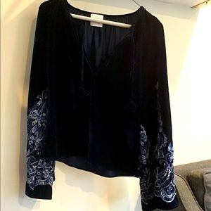 Blouse with embroidered sleeves